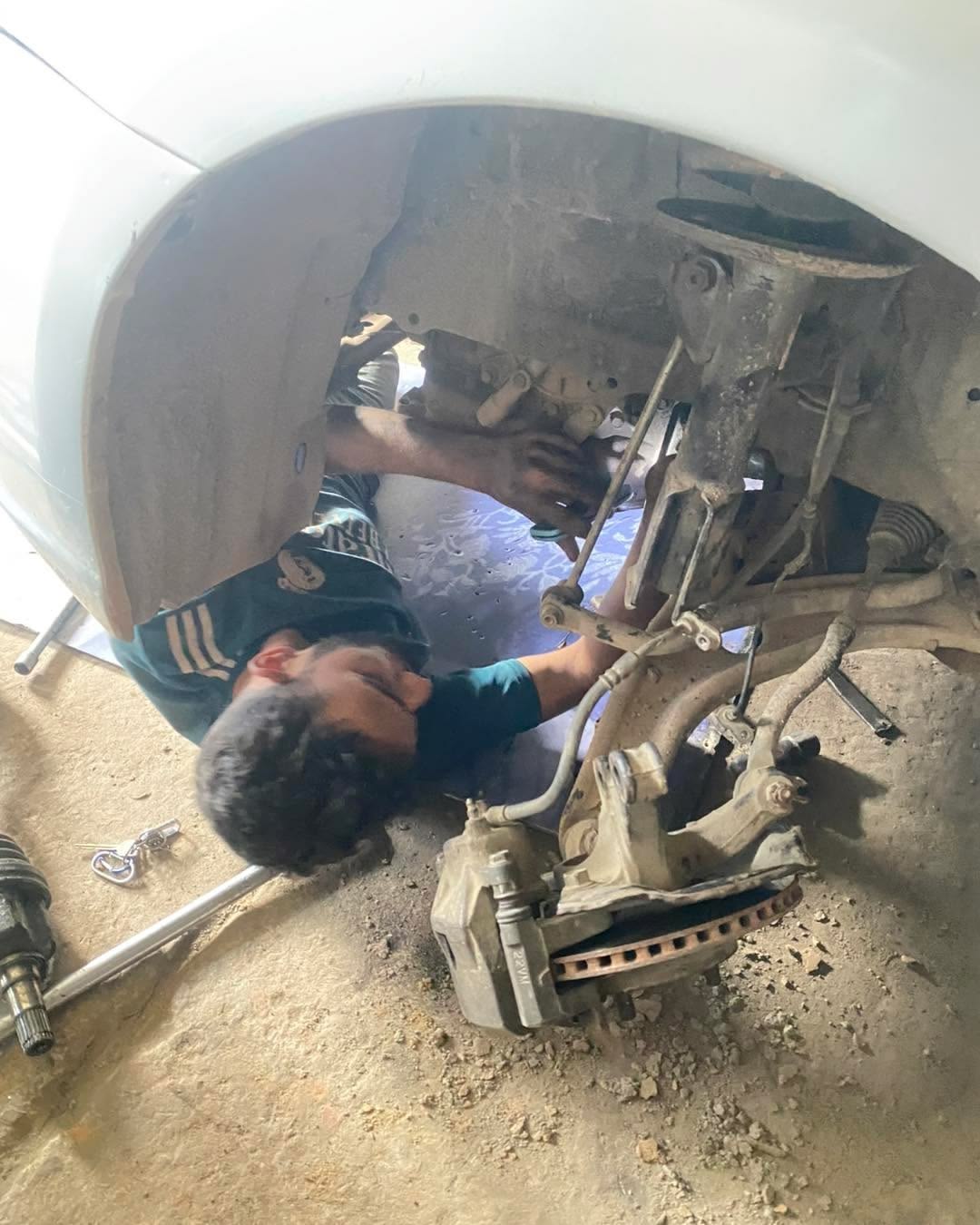Perbaikan kaki kaki mobil